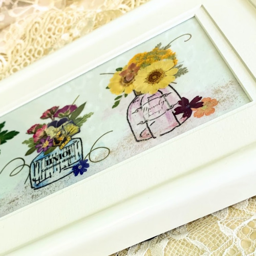 香水瓶がおしゃれに並んだ押し花アート額 その他アート 神戸六甲 優花