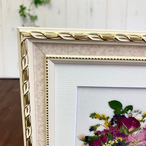 ありがとうの気持ちを込めて花束を。「押し花アートフレーム額