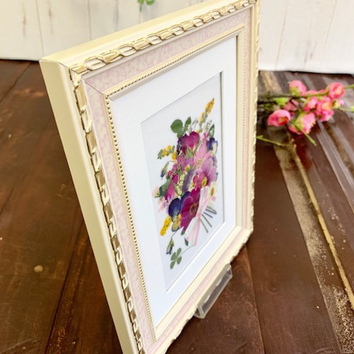 ありがとうの気持ちを込めて花束を。「押し花アートフレーム額