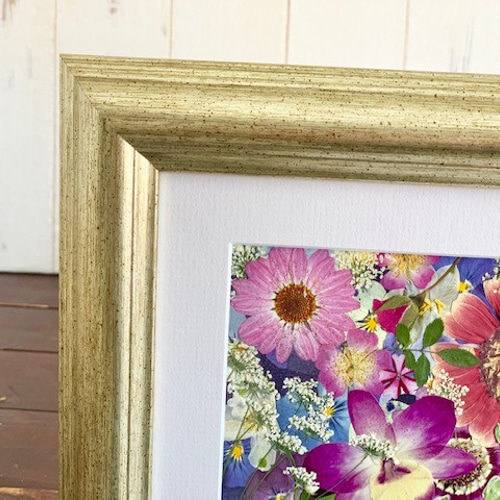まるで絵みたい！ですが、本物の押し花がぎっしり入っている
