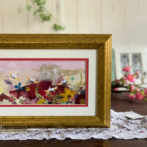 押し花”づくりの楽しみ。透明フレームで、空間になじむ「押し花