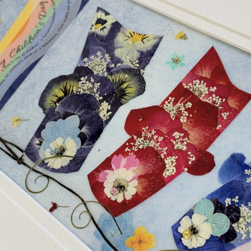 お花の鯉が青空に泳いでます。鯉のぼり押し花アートインテリア額