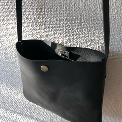 レザーポシェット サコッシュ  black 受注製作 2枚目の画像