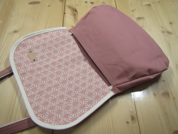 zn的-D京都曲折包帆布製作的迷你單肩包Zatsuno櫻桃/麻 第1張的照片