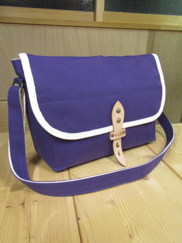 zn-b5 京都ちどりかばん 帆布 ショルダーバッグ Mサイズ 紫/カラフルな矢絣 4枚目の画像