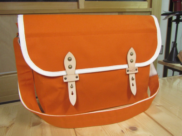 zn-A4 京都ちどりかばん 帆布製ショルダーバッグ A4型 オレンジ/北欧風花柄 2枚目の画像