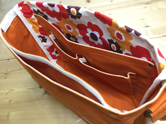 zn-A4 京都ちどりかばん 帆布製ショルダーバッグ A4型 オレンジ/北欧風花柄 3枚目の画像