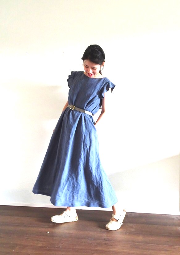 フリル袖ふんわりリネンワンピース　藍色