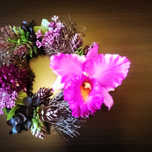 12月生まれのあなたに捧げる誕生花カトレアのリース アートフラワー  