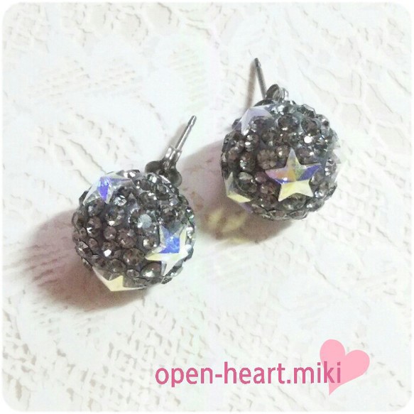 【送料無料】グルーデコ ピアス✨☆&ブラックダイヤモンド ✨スワロフスキー®クリスタル✴ 大きめ直径1.3cm