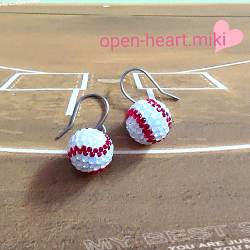 テニスボールゆらゆら猫ピアス