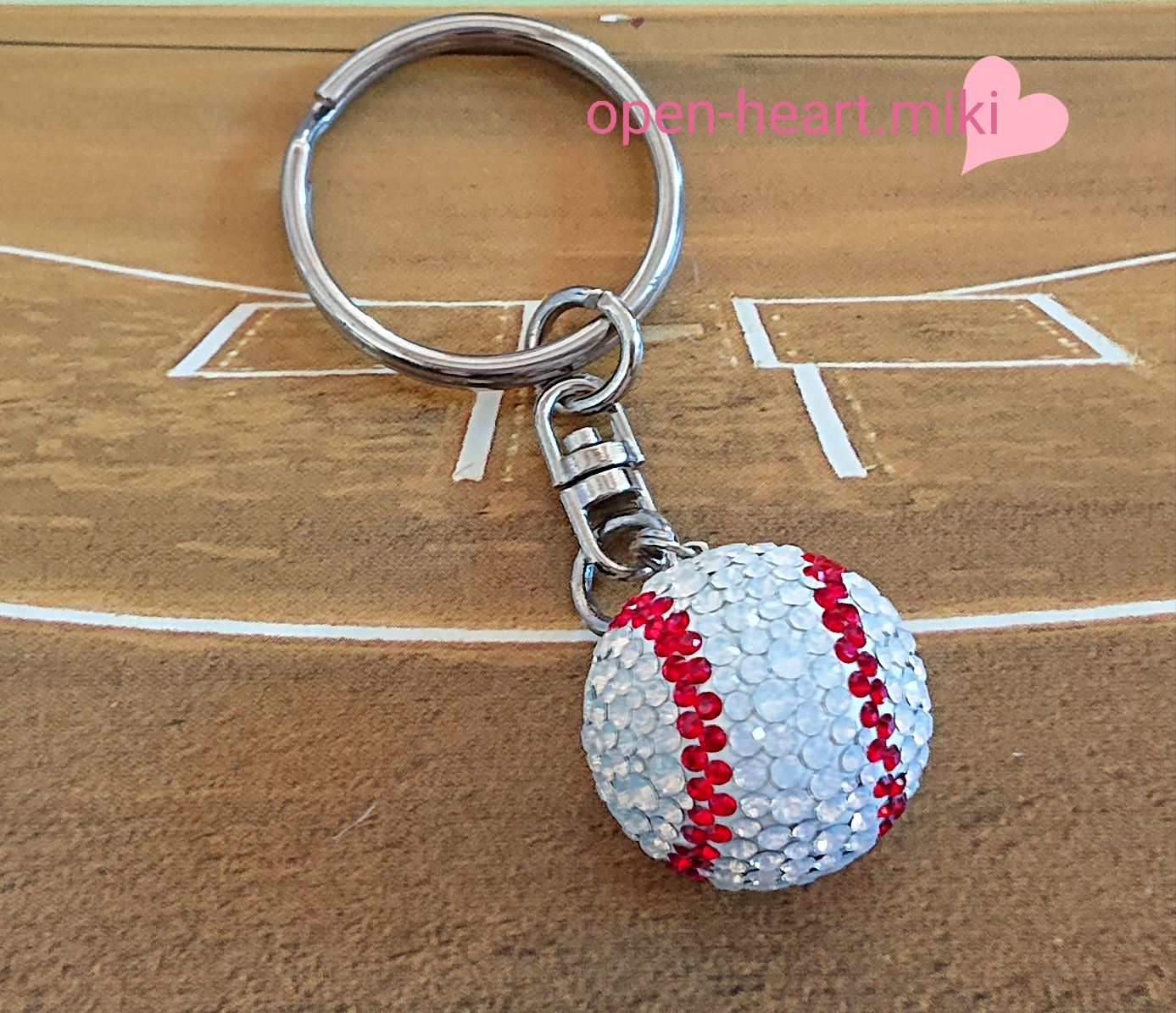 カラフルクリスタルキーホルダー　スワロフスキー　ボール型チャーム キーホルダー付 再再再再再再販⚾✨【送料無料】グルーデコ✴野球ボール