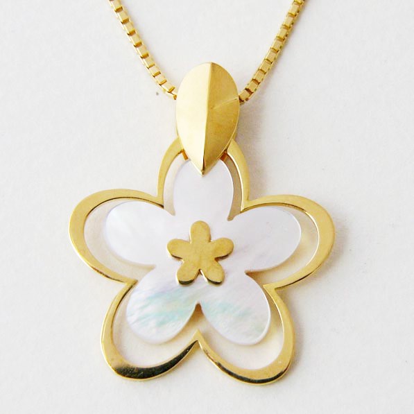 白蝶貝とお花のネックレス