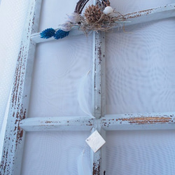 ただいま送料無料☆白い羽根揺れる小さなドア飾り 4枚目の画像