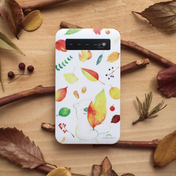 秋色に染まるシロクマ 送料無料モバイルバッテリー 1枚目の画像