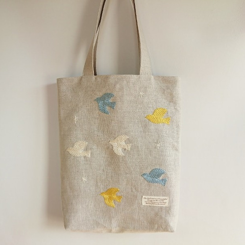 リネンの鳥刺繍トートバッグ（北欧・鳥・A） トートバッグ