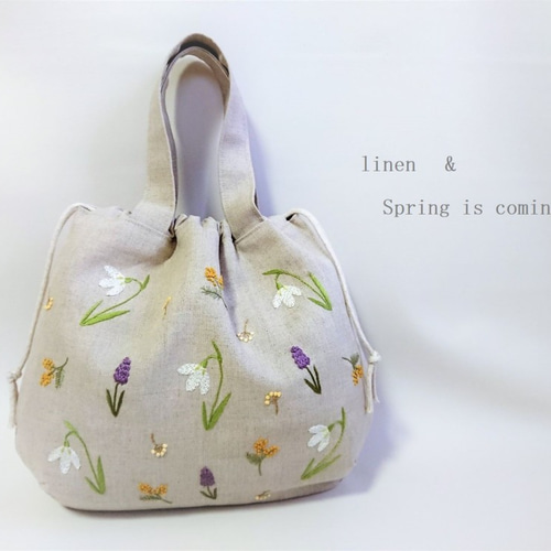 春の訪れ」リネン刺繍の巾着バッグ（スノードロップ・ムスカリ・ミモザ