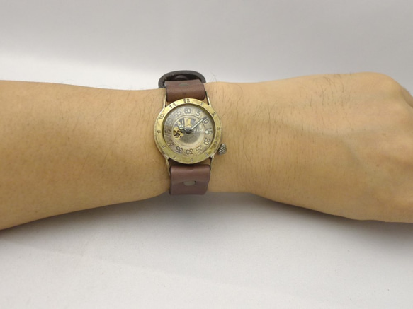 BHW102 手巻きBrass Mens オープンハート アラビア数字ベゼル 手作り腕時計 [BHW102 GD/BR] 5枚目の画像