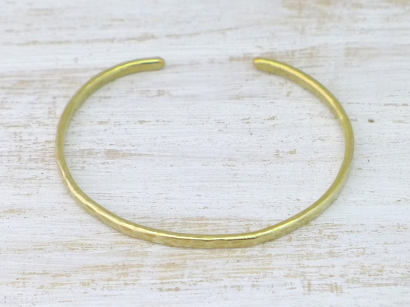 Brass Bangle 真鍮バングル 槌目テクスチャー 細身幅約3mm 4枚目の画像