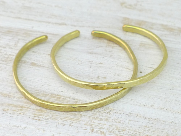 Brass Bangle 真鍮バングル 槌目テクスチャー 肉厚幅約3.8mm 1枚目の画像