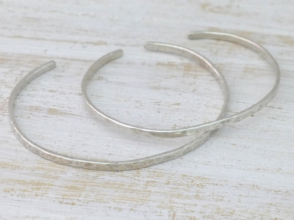 Silver925 Bangle シルバー925バングル 槌目テクスチャー 細身幅約2.5mm 1枚目の画像