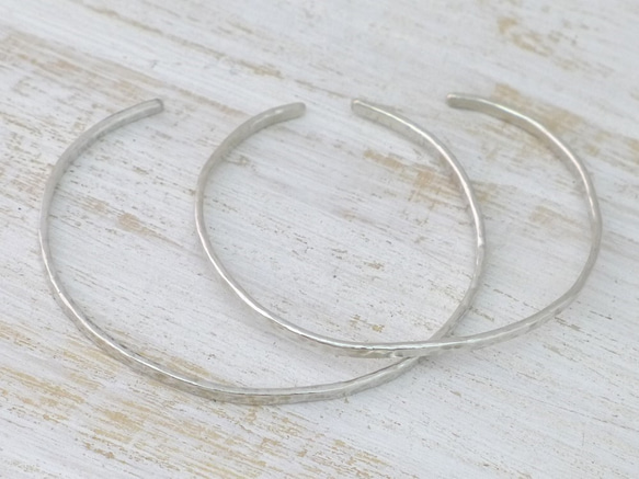 Silver925 Bangle シルバー925バングル 槌目テクスチャー 細身幅約2.5mm 2枚目の画像