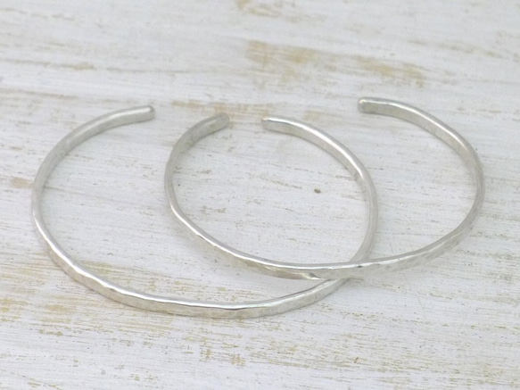 Silver925 Bangle シルバー925バングル 槌目テクスチャー 細身幅約3mm 1枚目の画像