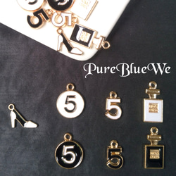 CHANELチャーム二個セット 2個セットが嬉しい 重ね付け 集めたい ギフトにCHANEL ブローチ