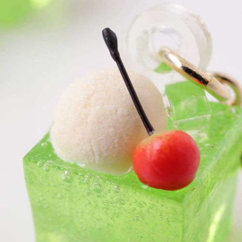 キティ　ストラップ　ソフトクリーム　アイスクリーム　メロンソーダ　ストップ　希少 可愛い😍🍹🩷ダイソーへ急いでください💨💓 #ダイソー#ダイソー
