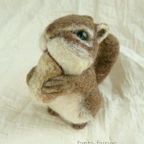 シマリス　羊毛フェルト 受注制作)シマリスとピーナッツ＊羊毛フェルト 羊毛フェルト fanta