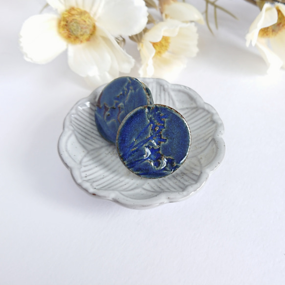 TUKIYO 陶器のイヤリング  藍 2枚目の画像