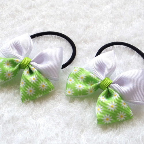 リボン大好き♪ 緑一面にお花が咲いたよ ヘアゴム2個セット ヘアゴム