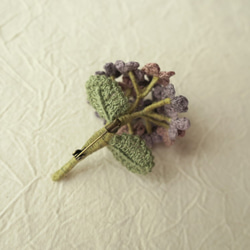 繡球花的紫色胸花 第3張的照片