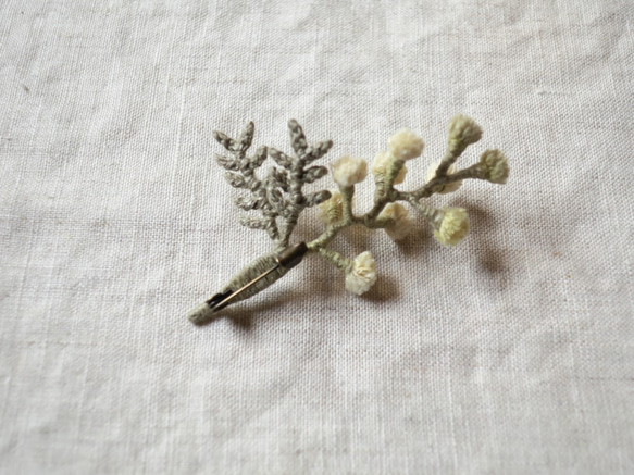 植物染色·含羞草的胸花 第2張的照片
