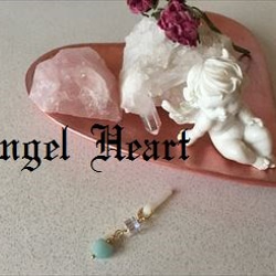 ～Angel　Heart～　天然石　ハートアマゾナイト　キラキラのイヤホンジャック　スマホピアス 1枚目の画像