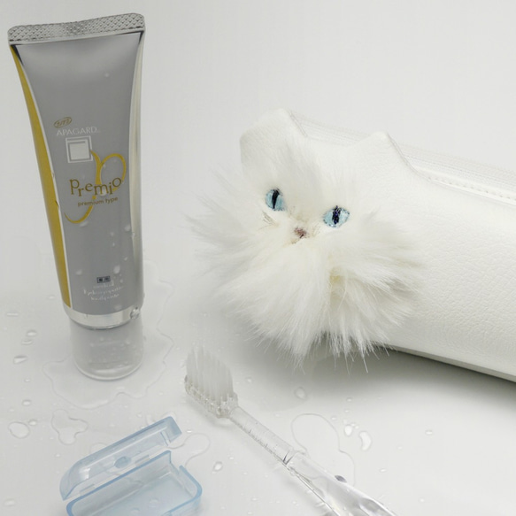 【送料無料】歯ブラシ入れにもペンケースにも まっ白猫のスリムケース (Pinpignon チンチラ猫モチーフ) 3枚目の画像