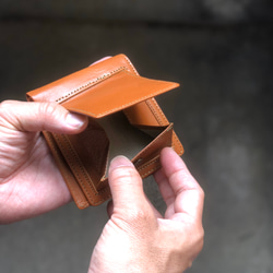 (新作です) 2つ折り財布　茶色　コインが取り出しやすいです。 1枚目の画像