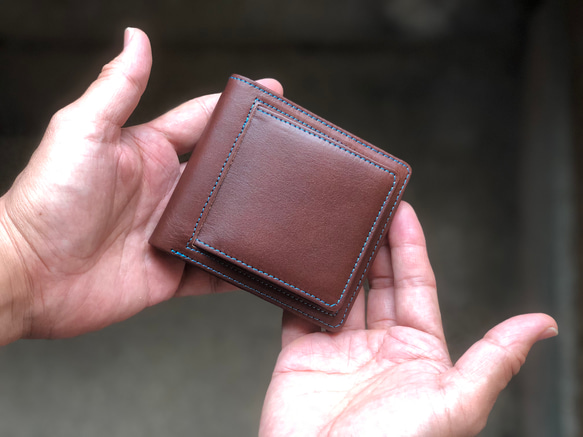 (新作です) 2つ折り財布　チョコ　コインが取り出しやすいです。 2枚目の画像