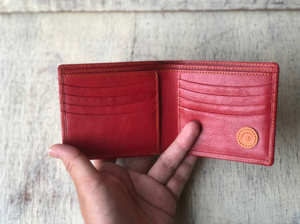 (新作です) 2つ折り財布　赤　コインが出し入れしやすいです。 3枚目の画像