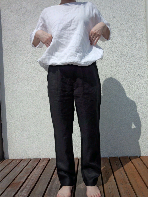 麻のすっきりテーパードパンツ