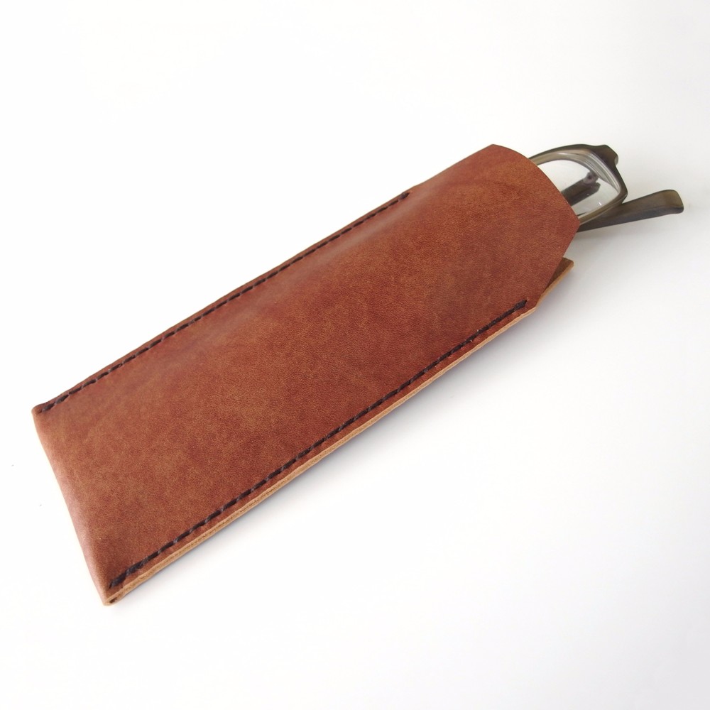 【メガネケースwaniguchi】  アンティークブラウン 茶糸  KAKURA 牛革 手縫い 名入れ刻印可