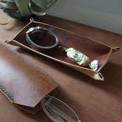 [Leather Tray Pen &amp; Glasses &quot;Thread Fude&quot;] Brown B 第4張的照片