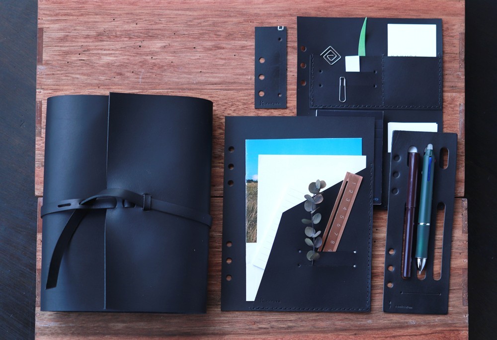 KAKURA 【紐巻きA5システム手帳 5点セット】ブラック 黒系 牛革 手縫い 名入れ刻印可 22,561円