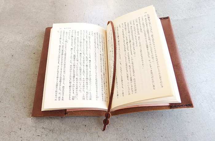 【レザーブックカバー bunko 】アンティークブラウン 茶糸 KAKURA  文庫 手縫い 牛革 名入刻印可