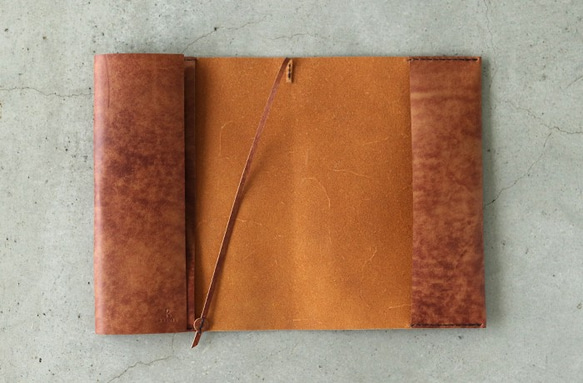 [皮革書套 4 x 6] 古董棕色，棕色線，KAKURA，46 碼，手工縫製，牛皮，可雕刻 第2張的照片