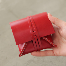 [垂直纏繞錢包] 紅白線 KAKURA 繩纏繞牛皮手縫錢包 可刻名字 第1張的照片