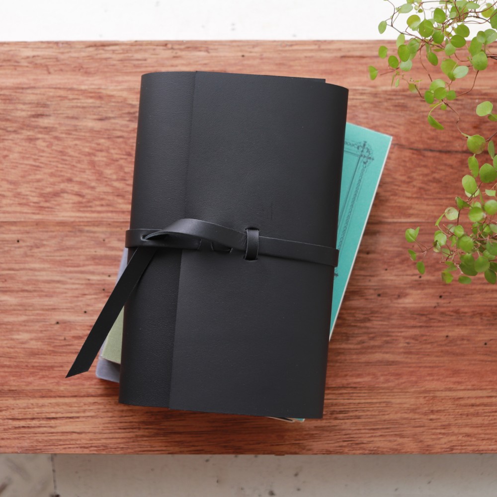 【紐巻きバイブルシステム手帳】ブラック 黒糸 KAKURA 牛革 名入れ刻印可 送料無料