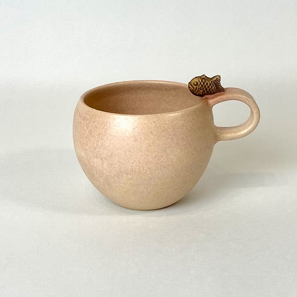 【受注制作品】タイヤキのコーヒーカップ（ベージュ） 1枚目の画像