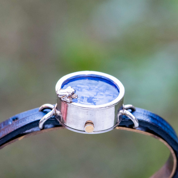 池をのぞくカエル腕時計LとSSパステルブルー 7枚目の画像