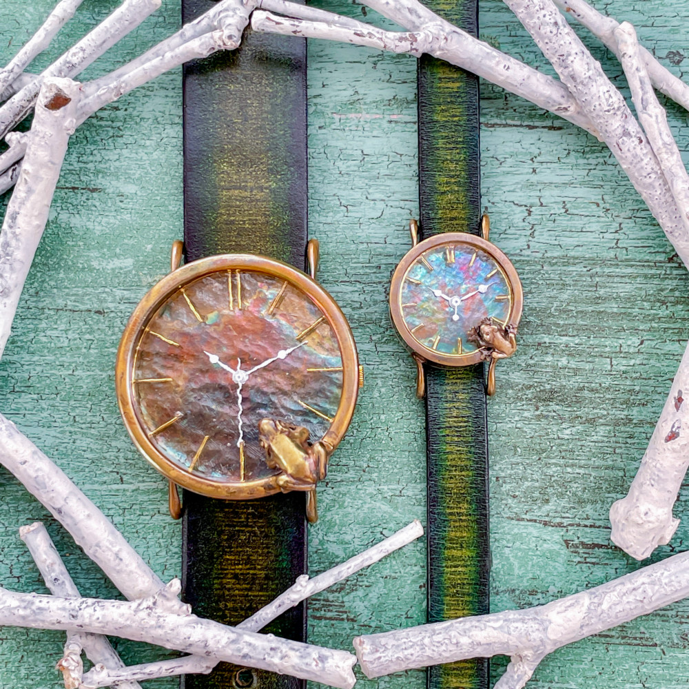 【クリーマ限定商品】朝日に輝く水面を見つめる蛙腕時計LとS